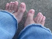 Sexy teen spreading her toes for you