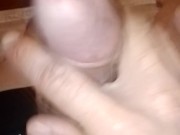 Mi sveglio arrapato sborro e piscio come un pazzo  pensando di chiavare un culo