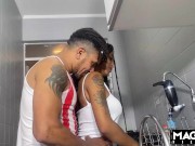 fodendo o cu da minha gostosa na cozinha