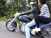 Zara-Mendez wird von Biker gefickt und bekommt Sperma in die Fotze