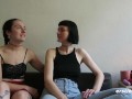 Ersties - Berliner Modedesignerinnen Katie A und Delfine lecken und fingern sich gegenseitig