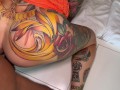 Chica tatuada le encantan las pollas grandes como la de Jesús Reyes