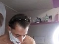 Faccio la barba e vi parlo di pompe e donne