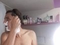 Faccio la barba e vi parlo di pompe e donne
