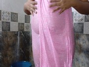 ගමේ නන්ගිය ඇවිත් සැපක් ගන්නව හුත්ත ලෙලි යන්න-Village girl solo fun in the bathroom