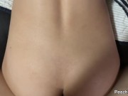 按在沙发上后入 - P🍑酱