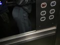 Me cojo a mi VECINA atrapada en el ASCENSOR y termina con la cara llena de leche | Argentina