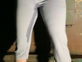 Babe drenches her yoga pants behind dumpster