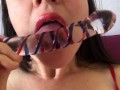 Claudia Valenzuela con sexy lencería roja, chupa y juega con su sextoy