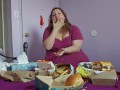 Klairvayzer Indulges in Fast-Food Face Stuffing