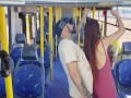 Estudante sobe no ônibus e por estranho em público!
