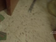 Andaba tan caliente que provoco al plomero para cogérmelo