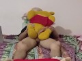 Me vengo en chorros de semen follandome a Winnie the pooh