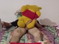 Me vengo en chorros de semen follandome a Winnie the pooh