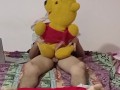 Me vengo en chorros de semen follandome a Winnie the pooh