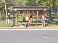 Sexo em público no ponto de ônibus ao ar livre!