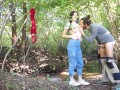 Coppietta trova un posticino nel bosco per una sveltina con sborrata interna!🦉