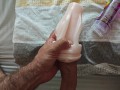 Gozando muito nos meus pés com uma buceta artificial de silicone