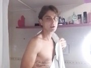 Canto rap (Enzo Dong)  e faccio la barba