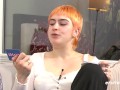 Ersties - Emi bringt sich mit Massageöl in Stimmung und dann mit einem Vibrator zum Höhepunkt