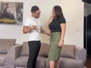 Mi madrastra y yo nos calentamos tanto que ella acepta grabar video porno!