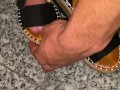 Dopo una lunga serata si toglie i sandali e vuole che gli sborro tutti per il giorno dopo 👡🤤