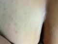Estoy de viaje con mi madrastra y nos quedamos en un motel, ella me seduce y yo le meto la verga