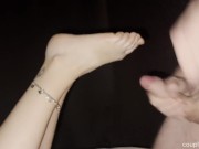 awesome SOLEJOB !🦶🏼 and at the end, he is LICKING his own CUM 💦🥵