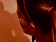 Une femme française masse une bite jusqu'à ce qu'elle éjacule massivement 💦🔥