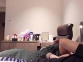 ピンク色のパンティを足に引っ掛けながらの２回連続イキを真上アングルから激写 〜女子大生のリアルな喘ぎ声と色白美肌の鳥肌を堪能する着衣セックス〜