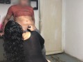 Invito a pasar al repartidor para tener sexo mientras estoy solita y cachonda