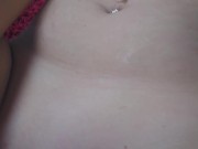 Wyposzczona milf robi sobie dobrze wibratorem.