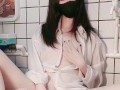 大眼美女的自慰喷水,big-eyed beauty masturbates and squirts