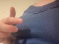 （個人撮影）服の上から乳首をクリクリ