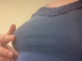 （個人撮影）服の上から乳首をクリクリ