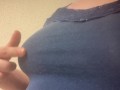 （個人撮影）服の上から乳首をクリクリ