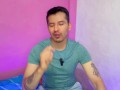 Futbolista hetero pone a que el joven mesero le haga sexo oral a su vergota en los baños publicos!