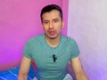 Futbolista hetero pone a que el joven mesero le haga sexo oral a su vergota en los baños publicos!