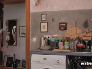 Ersties - 69 Fragen an Mia A mit einem heißen Solo auf dem Küchentisch