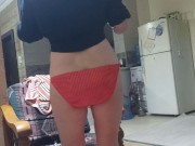 زوجة عربية تحب الرقص