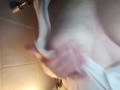 La Milf si masturba nella vasca