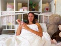 18yo School Girl first Teen Orgasmus on Video