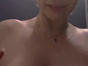 Whatsapp masturbation mutuelle depuis les chiottes d'une discothèque