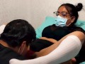 MEXICANA CULONA se QUEDA A SOLAS con su CUÑADO y le PARA las NALGAS PARA UN BESO NEGRO