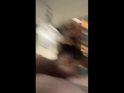 ENTRA NELLA BOCCA DELLA MAMMA FRANCESE E LEI INGOIA LO SPERMA