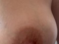 Lubrico mis tetas para un rico masaje
