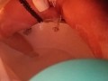 Piscio dentro la vasca da bagno