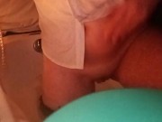 Piscio dentro la vasca da bagno