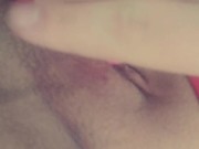 Spragniona cipka sama się zabawia