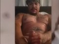 Hombre masturbandose